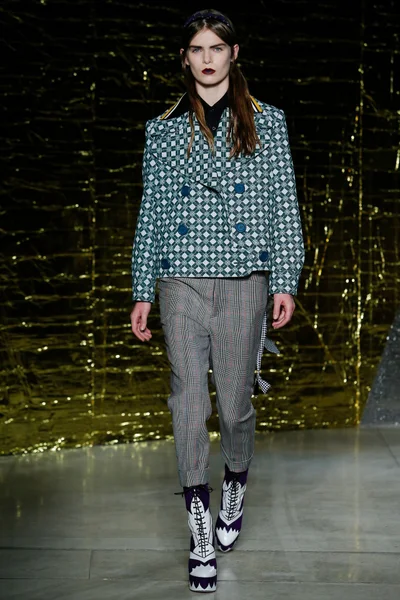 Look 3